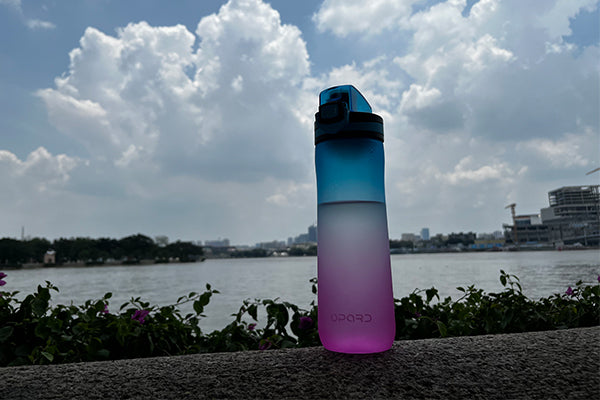 Convenient One-Handed Outdoor Water Bottle for Easy Hydration While Driving, Jogging, or Stuck in a Pinch Opard