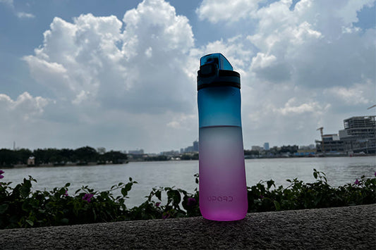 Convenient One-Handed Outdoor Water Bottle for Easy Hydration While Driving, Jogging, or Stuck in a Pinch Opard